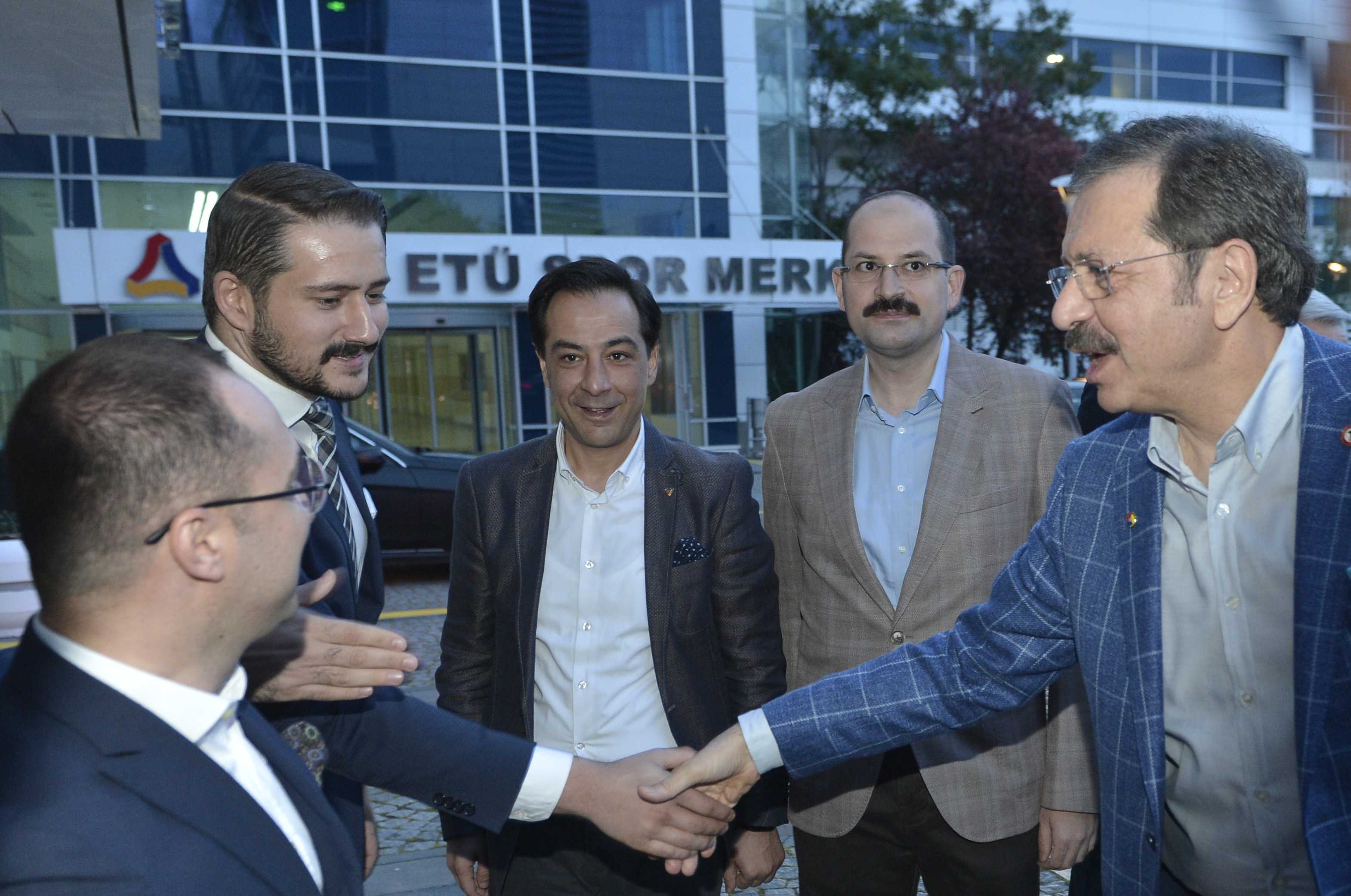 Hisarcıklıoğlu, TOBB ETÜ Mezunları ile iftarda buluştu