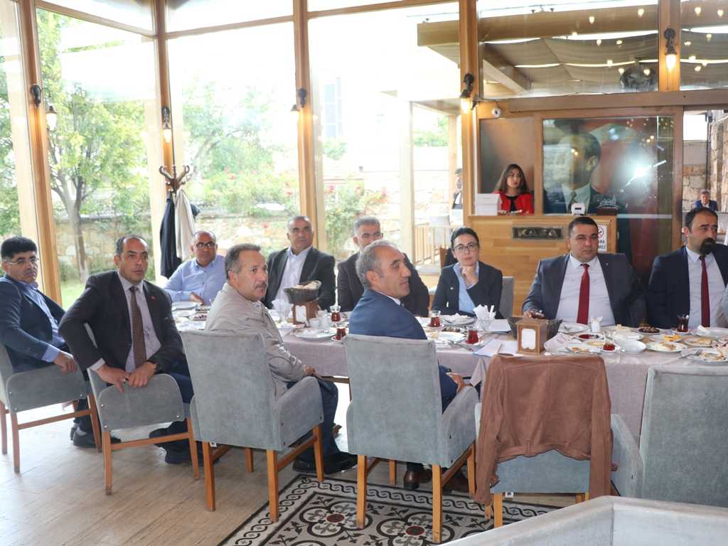 YÖNETİM KURULU BAŞKANIMIZ İL EKONOMİ TOPLANTISINA KATILDI