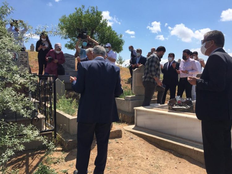 AHİ BABA KABRİ BAŞINDA ANILDI