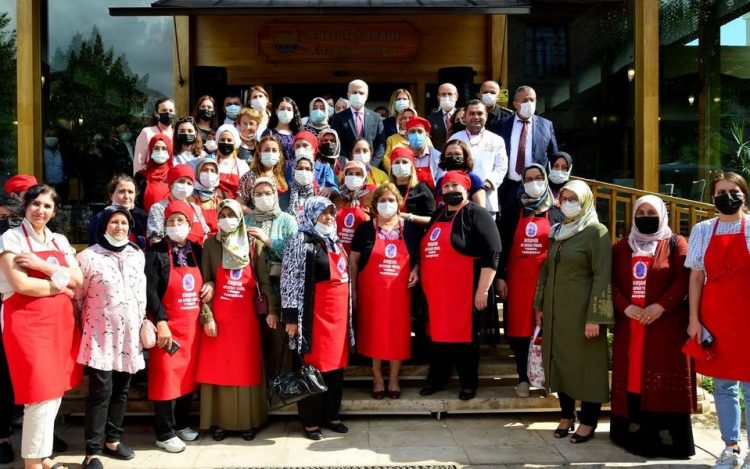 Ahi Kadınları Yöresel Yemek Yarışması Düzenlendi