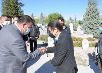 BAŞKANIMIZ, NEŞET ERTAŞ ANMA ETKİNLİKLERİ KAPSAMINDA KABİR ZİYARETİNE KATILDI