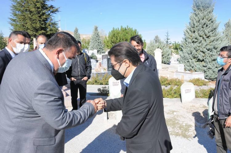 BAŞKANIMIZ, NEŞET ERTAŞ ANMA ETKİNLİKLERİ KAPSAMINDA KABİR ZİYARETİNE KATILDI