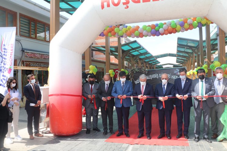 BAŞKANIMIZ 34.AHİLİK HAFTASI KUTLAMALARI KAPSAMINDA ODAMIZIN ORGANİZE ETTİĞİ KIRŞEHİR ALIŞVERİŞ FESTİVALİ AÇILIŞINA KATILDI