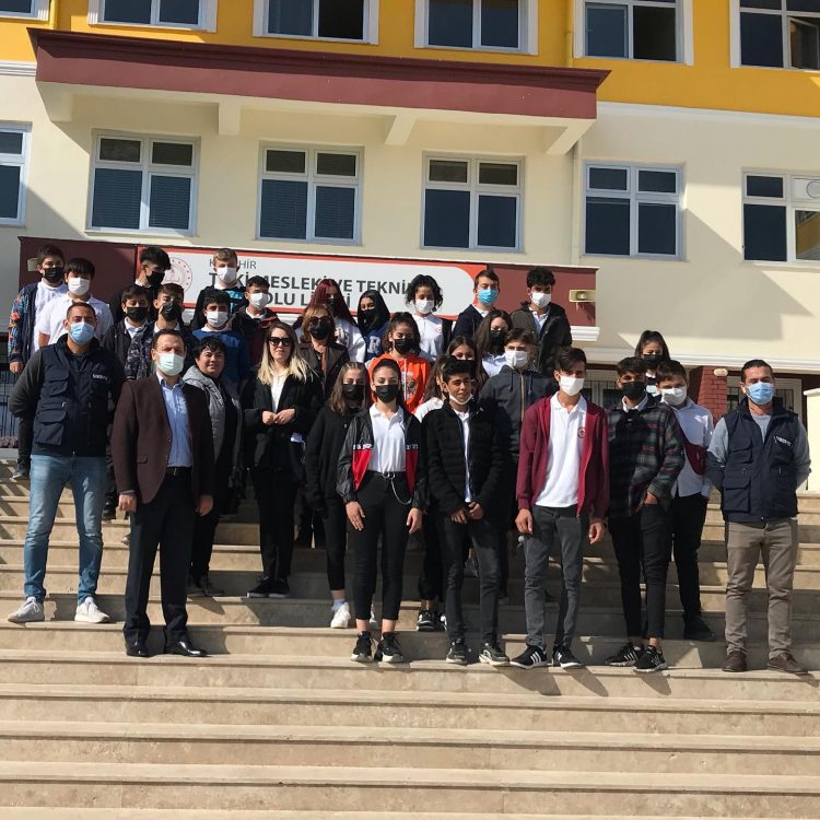 TOKİ MESLEKİ VE TEKNİK ANADOLU LİSESİ ÖĞRENCİLERİNE İNTERNET BAĞIMLILIĞI İLE İLGİLİ BİLGİLENDİRME YAPILDI.