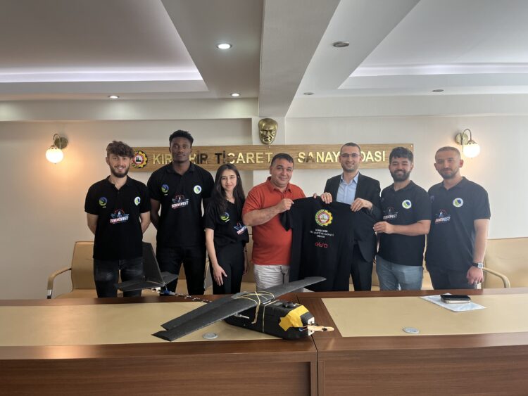 TEKNOFEST 2022 Finalinde Yarışacak Olan ‘’AHİTEK’’ Takımı’ndan Başkanımıza Ziyaret