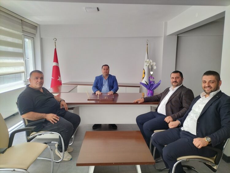YÖNETİM KURULU BAŞKANIMIZ VE BAŞKAN YARDIMCILARIMIZDAN MECLİS BAŞKANIMIZ ÖMER ŞANAL’A HAYIRLI OLSUN ZİYARETİ