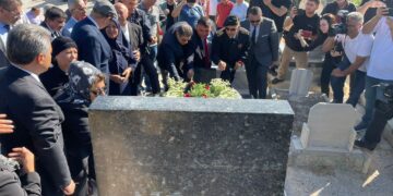 BAŞKANIMIZ, NEŞET ERTAŞ ANMA ETKİNLİKLERİ KAPSAMINDA KABİR ZİYARETİNE KATILDI