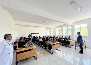 KIRŞEHİR MESLEKİ ve TEKNİK ANADOLU LİSESİ ÖĞRENCİLERİNE CV HAZIRLAMA VE MÜLAKAT TEKNİKLERİ SEMİNERİ DÜZENLENDİ