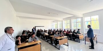 KIRŞEHİR MESLEKİ ve TEKNİK ANADOLU LİSESİ ÖĞRENCİLERİNE CV HAZIRLAMA VE MÜLAKAT TEKNİKLERİ SEMİNERİ DÜZENLENDİ