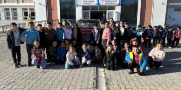 YERLİ ve MİLLİ AKILLI CİHAZIMIZ TOGG SIRRI KARDEŞ İLK ÖĞRETİM OKULU ÖĞRENCİLERİYLE BULUŞTURULDU