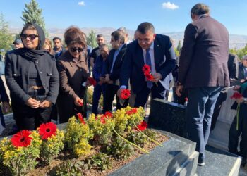 BAŞKANIMIZ, NEŞET ERTAŞ ANMA ETKİNLİKLERİ KAPSAMINDA KABİR ZİYARETİNE KATILDI