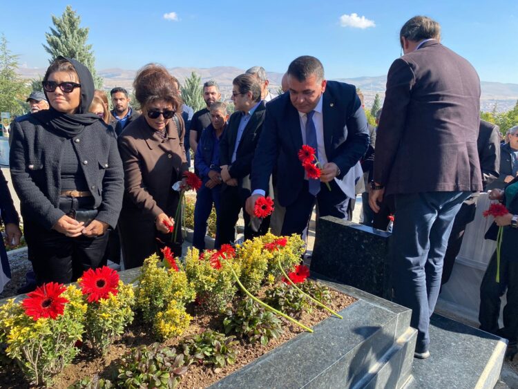 BAŞKANIMIZ, NEŞET ERTAŞ ANMA ETKİNLİKLERİ KAPSAMINDA KABİR ZİYARETİNE KATILDI